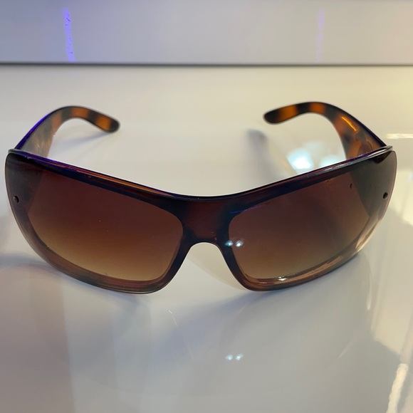 VINTAGE Chanel Sunglasses main image 4